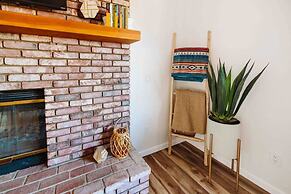 Cozy Rustic Home Minutes to Joshua Tree Nat l Park