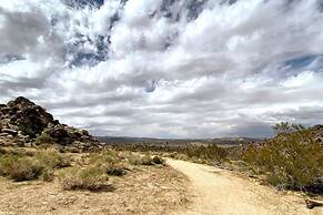Cozy Rustic Home Minutes to Joshua Tree Nat l Park