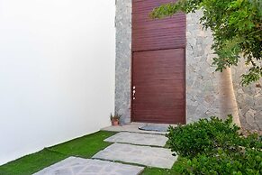 Hidden Gem Villa With Serene Beach Pool Access