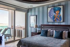 Luxury Beachfront Condo on Sandy Beach
