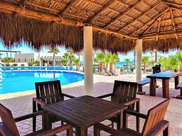 Quiet Beachfront Condo With Pools Private Beach
