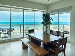 Quiet Beachfront Condo With Pools Private Beach
