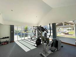 Cozy Condo With Beach Pool Access