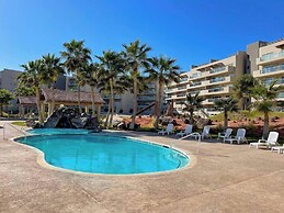 Cozy Condo With Beach Pool Access