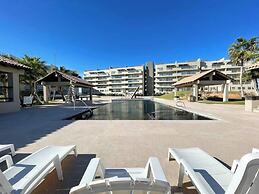 Cozy Condo With Beach Pool Access