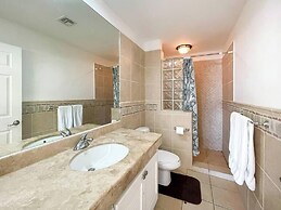 Cozy Condo With Beach Pool Access