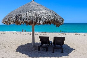 Renovated Beachfront Condo With Private Beach