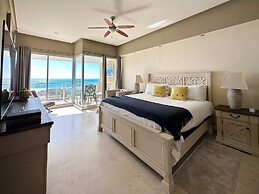 Renovated Beachfront Condo With Private Beach