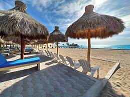 Family Friendly Condo With Oceanfront Views