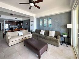 Family Friendly Condo With Oceanfront Views