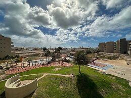 Admire Sea View From a Stunning Condo