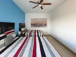 Admire Sea View From a Stunning Condo