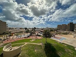 Admire Sea View From a Stunning Condo