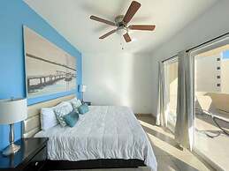 Admire Sea View From a Stunning Condo