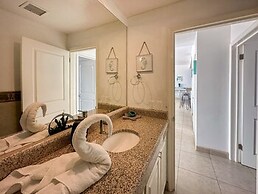 Admire Sea View From a Stunning Condo