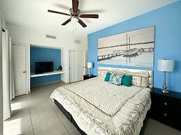 Admire Sea View From a Stunning Condo