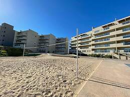 Admire Sea View From a Stunning Condo