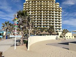 Gorgeous Beachfront Gem With Water Slides