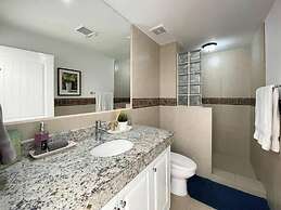 Modern Ocean View Condo With Pools Gym