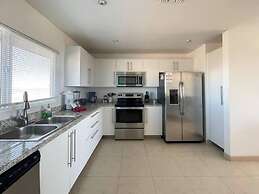 Modern Ocean View Condo With Pools Gym