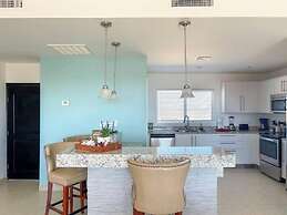 Modern Ocean View Condo With Pools Gym