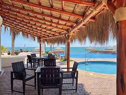 Hidden Gem Condo With Pools Private Beach