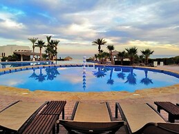 Hidden Gem Condo With Pools Private Beach
