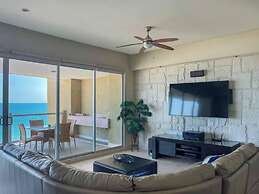 Stylish Condo With Serene Beach Infinity Pool