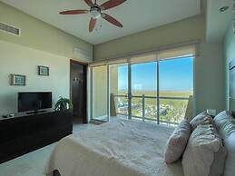 Stylish Condo With Serene Beach Infinity Pool