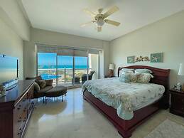 Beachfront Condo With Pools Beach Access
