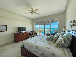 Beachfront Condo With Pools Beach Access
