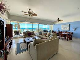 Beachfront Condo With Pools Beach Access