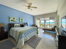 Beachfront Condo With Pools Beach Access