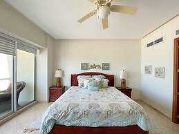 Beachfront Condo With Pools Beach Access