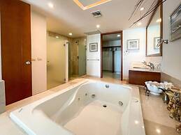 Beachfront Condo With Pools Beach Access