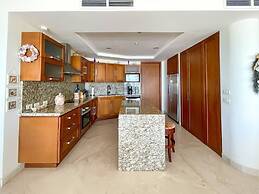 Beachfront Condo With Pools Beach Access