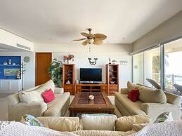Beachfront Condo With Pools Beach Access