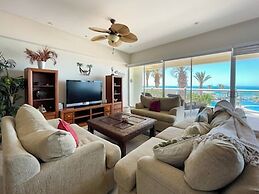 Beachfront Condo With Pools Beach Access