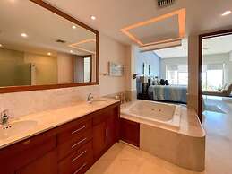Beachfront Condo With Pools Beach Access