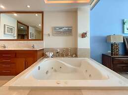 Beachfront Condo With Pools Beach Access