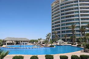 Beachfront Condo With Pools Beach Access