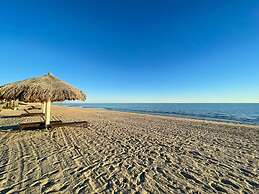 Beachfront Condo With Pools Beach Access