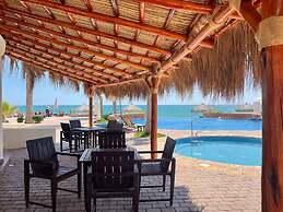 Beachfront Condo With Pools Beach Access