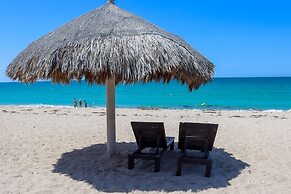 Oceanfront Condo With Astonishing View Private