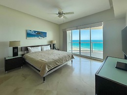 Oceanfront Condo With Astonishing View Private