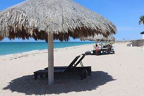 Oceanfront Condo With Astonishing View Private