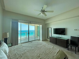 Oceanfront Condo With Astonishing View Private