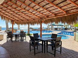 Oceanfront Condo With Astonishing View Private