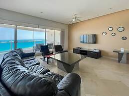 Oceanfront Condo With Astonishing View Private