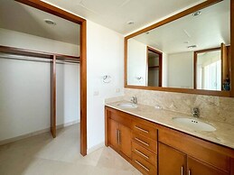Oceanfront Condo With Astonishing View Private